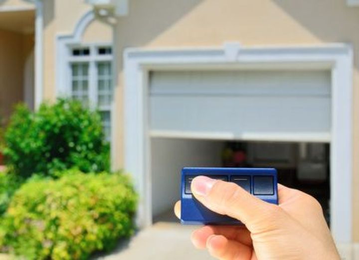 Porte de garage électrique avec télécommande Porte de garage électrique avec télécommande
