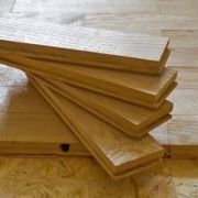 Pose d’un parquet en bois massif