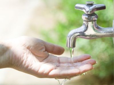 Pourquoi ai-je un débit d’eau si faible dans mes robinets ?