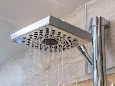 Quel prix pour une colonne de douche ? Tarifs 2025
