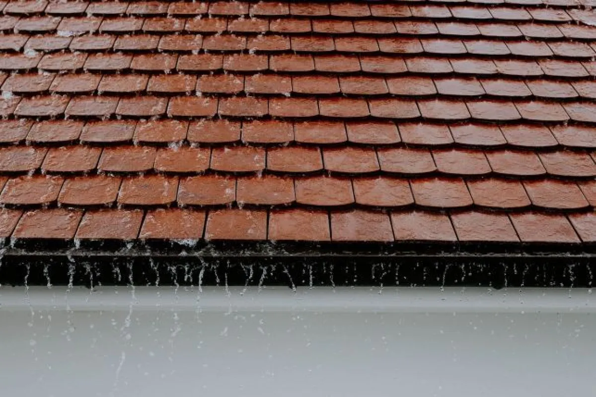 Combien De Tuile Sur Une Palette Prix des tuiles pour toiture : budget et tarifs 2023