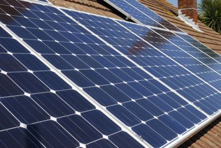 Produire et consommer sa propre électricité grâce aux panneaux solaires ? Produire et consommer sa propre électricité grâce aux panneaux solaires ?