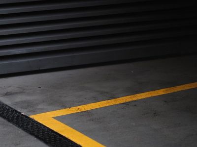 Quel revêtement de sol et mur pour un garage ?