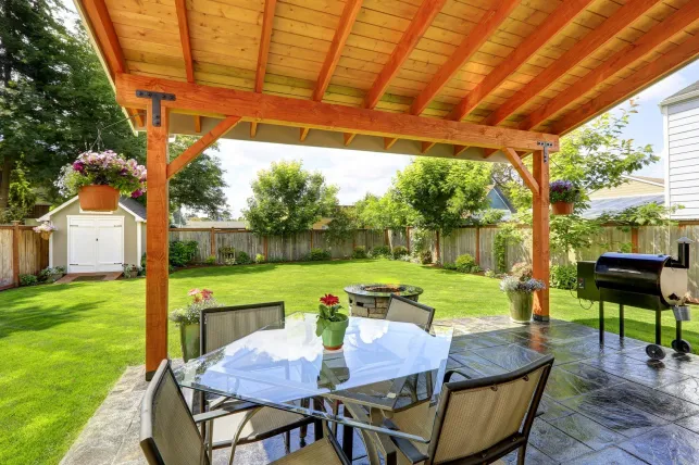 Quelle hauteur pour une pergola ?