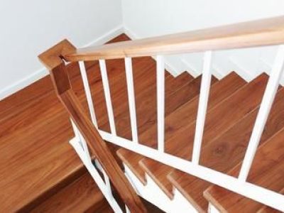Quelle largeur minimale pour la pose d'un monte escalier ?