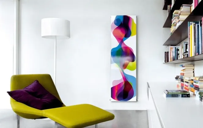 Ce radiateur au design de toile artistique rehaussera les couleurs de votre pièce. © Caleido