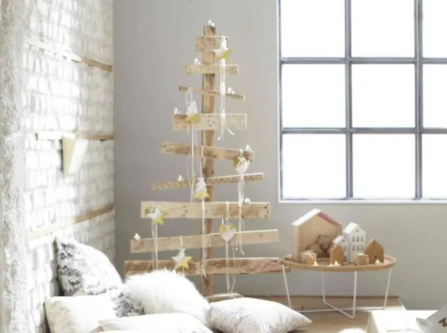 Recycler des palettes de bois pour faire une déco de Noël