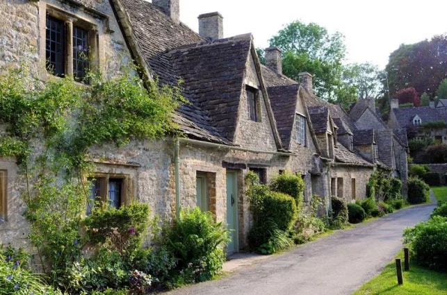 Rénover et restaurer des fenêtres dans un village classé : quelles possibilités ?