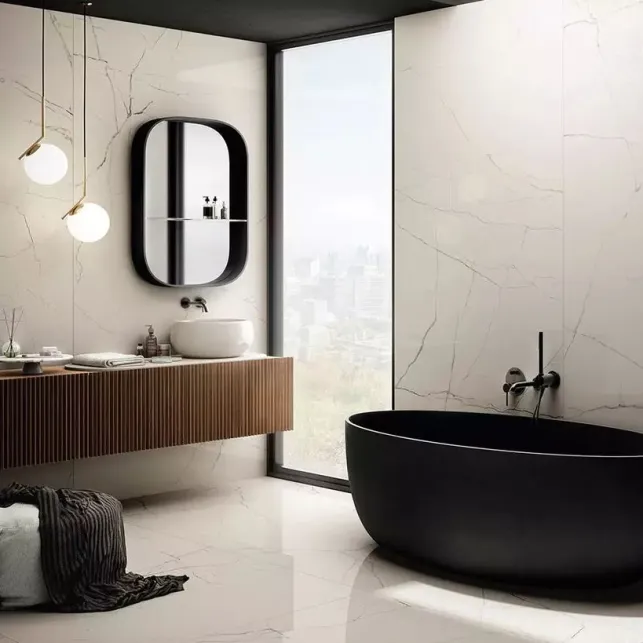 Une salle de bain luxueuse en marbre