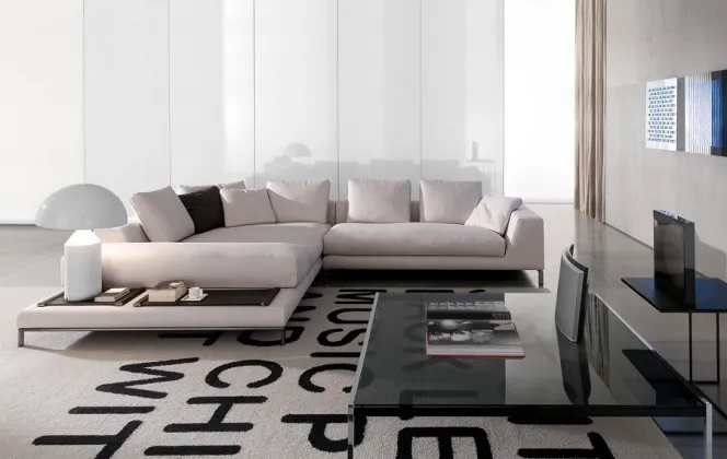 Ce salon haut de gamme aux teintes noires et blanches apportera une touche de sérénité dans votre maison. © Minotti