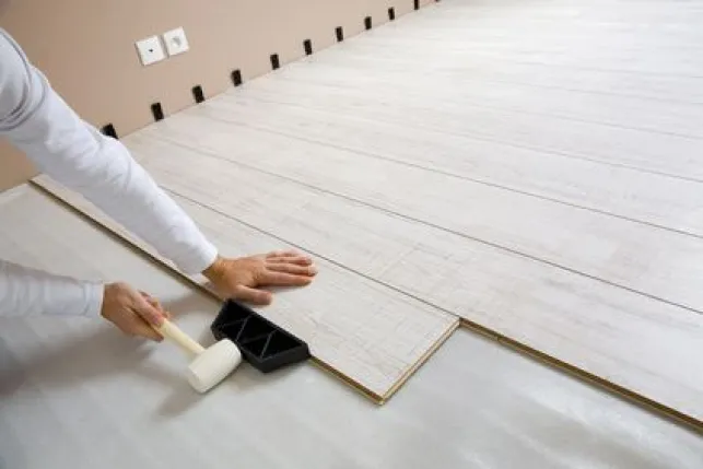 Stratifié ou parquet massif : que choisir ?