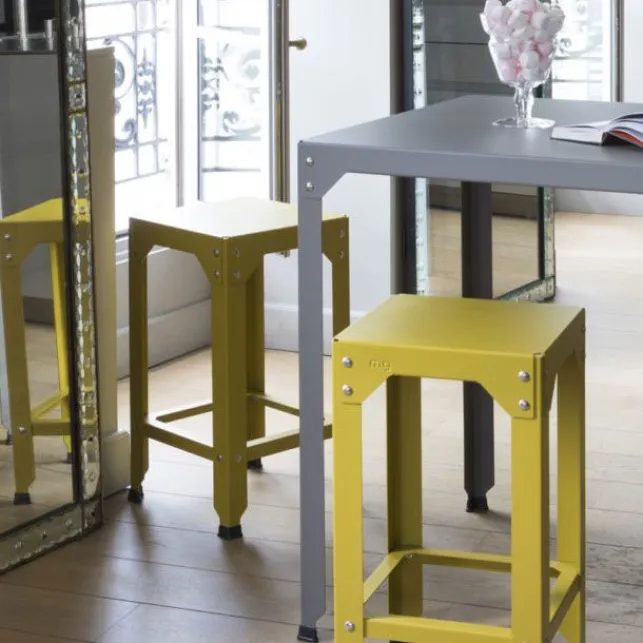 Ajouter de la couleur dans votre jardin grâce au mobilier jaune
