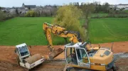 Louer un rouleau compresseur pour des travaux de terrassement