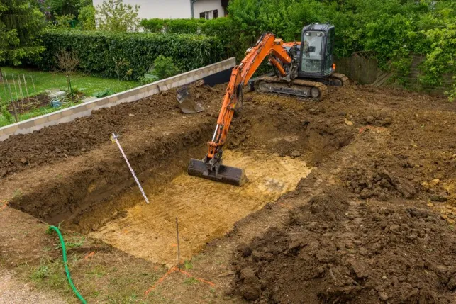 Terrassement pour la construction d’une piscine creusée
