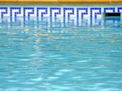 Traitement d'une piscine au brome