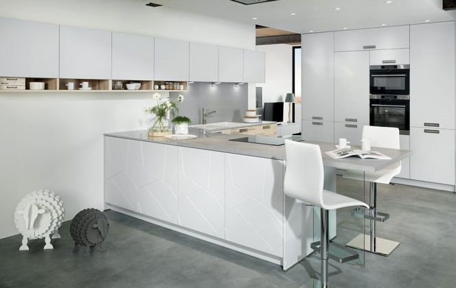 Une cuisine blanche design...  © Cuisines Schmidt