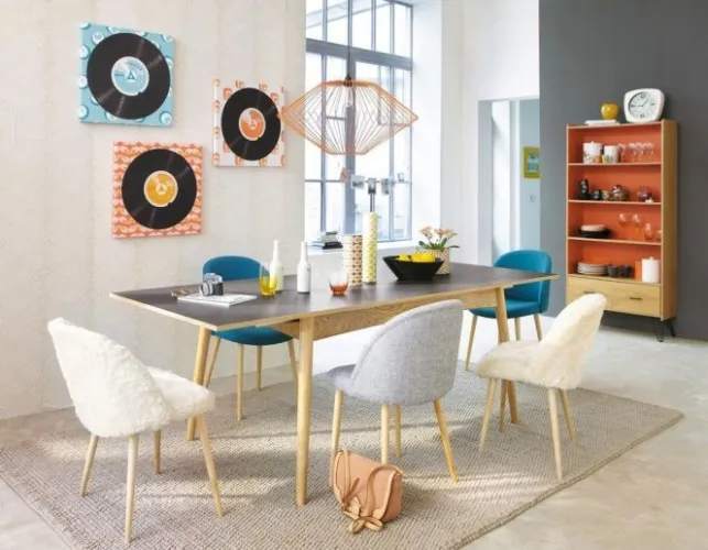 Une maison à la déco sixties : couleurs vives et motifs à profusion !