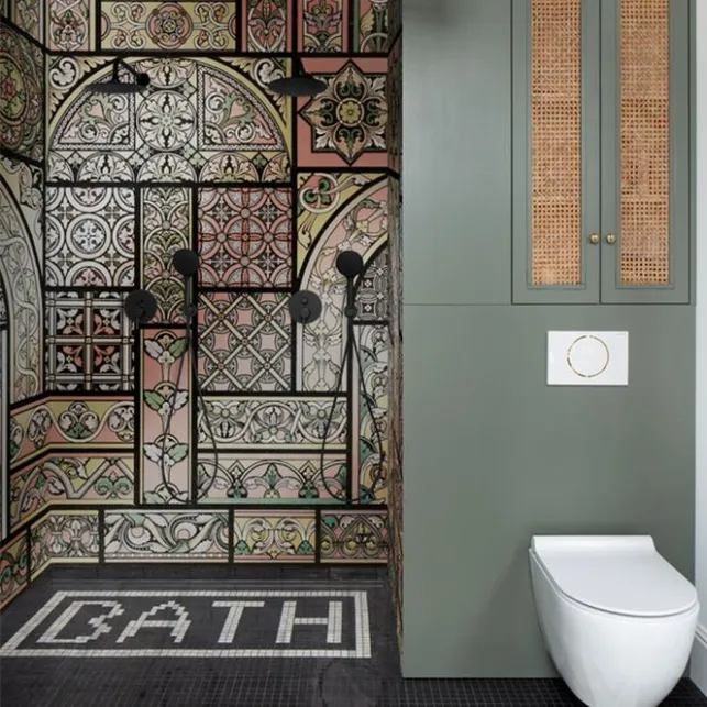 Du papier peint dans une douche c'est possible avec le Wet System Wall&Deco